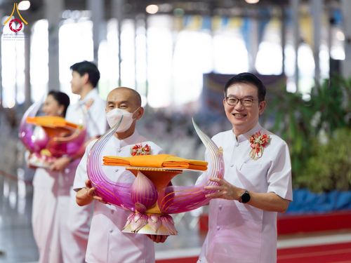 ภาพ No.134407:พิธีทอดผ้าป่าสมทบ มหาสังฆทาน 10,000 วัด ทั่วไทย วันอาทิตย์ต้นเดือนที่ 7 เมษายน พ.ศ.2567 ณ ห้องแก้วสารพัดนึก 1 สภาธรรมกายสากล  วัดพระธรรมกาย จ.ปทุมธานี