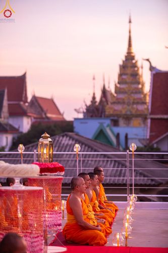 ภาพ No.201674:พิธีจุดประทีปถวายเป็นพุทธบูชา และบูชาธรรมมหาปูชนียาจารย์ ณ อาคารธรรมยาตรา กตัญญูบูชามหาปูชนียาจารย์ ตรงข้ามวัดปากน้ำภาษีเจริญ จ.กรุงเทพมหานคร ในโครงการธรรมยาตรา กตัญญูบูชา มหาปูชนียาจารย์ พระมงคลเทพมุนี(สด จนฺทสโร) พระผู้ปราบมาร อนุสรณ์สถาน 7 แห่ง