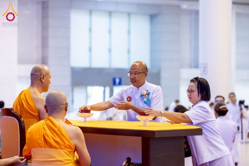 ภาพ No.264398:วันอาทิตย์ที่ 2 พฤศจิกายน พ.ศ. 2568 พิธีบูชาข้าวพระ ณ สภาธรรมกายสากล วัดพระธรรมกาย