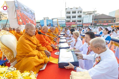 ภาพ No.312810:วันอาทิตย์ที่ 8 มีนาคม พ.ศ.2569 ทำบุญเมืองนครราชสีมา 558 ปี ตักบาตรพระ 10,000 รูป (ภาพชุดที่ 2)