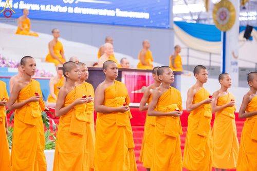 ภาพ No.153300:พิธีมุทิตาสักการะ พระภิกษุ-สามเณร ผู้สอบไล่ได้เปรียญธรรม ประโยค 1-2 ถึงประโยค ป.ธ.9 และบาลีศึกษา ประโยค1-2 ถึง บ.ศ.9 , พิธีมอบดวงแก้วสามเณรผู้ทรงบาลีไวยากรณ์ วัดพระธรรมกาย และ ศูนย์ส่งเสริมศีลธรรมในประเทศและต่างประเทศ วันอาทิตย์ที่ 8 กันยายน พ.ศ.2567