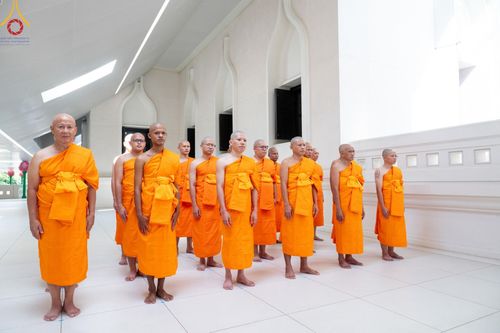 ภาพ No.159805:พิธีตัดปอยผมปลงผมนาคธรรมทายาท, พิธีบรรพชาอุปสมบทหมู่ โครงการอุปสมบทหมู่บูชาธรรม 140 ปี พระมงคลเทพมุนี (สด จนฺทสโร) ณ โบสถ์พระไตรปิฏก วัดพระธรรมกาย วันเสาร์ที่ 5 ตุลาคม พ.ศ. 2567