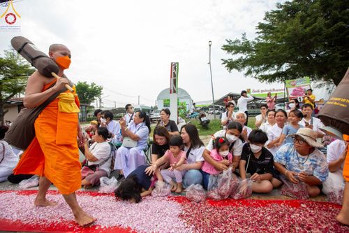 ภาพ No.120119:พิธีต้อนรับพระธรรมยาตรา ในโครงการธรรมยาตรา กตัญญูบูชา มหาปูชนียาจารย์ พระมงคลเทพมุนี(สด จนฺทสโร) พระผู้ปราบมาร อนุสรณ์สถาน 7 แห่ง ปีที่ 12 วันที่ 28 มกราคม พ.ศ. 2567 ณ วัดพระธรรมกาย จ.ปทุมธานี