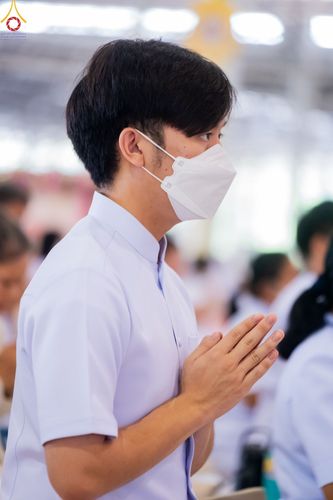 ภาพ No.89543:พิธีตักบาตร ข้าวสารอาหารแห้ง พิธีบูชาข้าวพระ และพิธีจุดเทียนใจ ไฟนิรันดร์  อนันตชัย ณ สภาธรรมกายสากล วัดพระธรรมกาย วันอาทิตย์ที่ 1 ตุลาคม พ.ศ. 2566