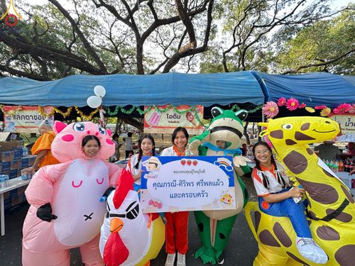 ภาพ No.193969:วัดพระธรรมกาย จัดงานวันเด็กแห่งชาติ ประจำปี พ.ศ.2568 ออกร้านอาหาร 200 ร้าน มอบของขวัญหลายหมื่นชิ้น วันที่ 12 มกราคม พ.ศ. 2568 วัดพระธรรมกาย อ.คลองหลวง จ.ปทุมธานี