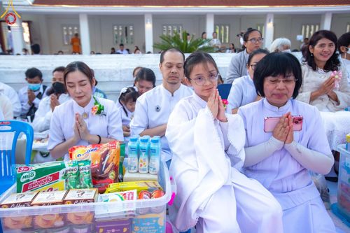 ภาพ No.197743:พิธีตักบาตรพระธรรมยาตรา ณ อนุสรณ์สถานลำดับที่ 4 สถานที่เกิดด้วยกายธรรม วัดโบสถ์(บน) ต.บางคูเวียง จ.นนทบุรี ในโครงการธรรมยาตรา กตัญญูบูชา มหาปูชนียาจารย์ พระมงคลเทพมุนี(สด จนฺทสโร) พระผู้ปราบมาร อนุสรณ์สถาน 7 แห่ง ปีที่ 13 วันที่ 19 มกราคม พ.ศ. 2568