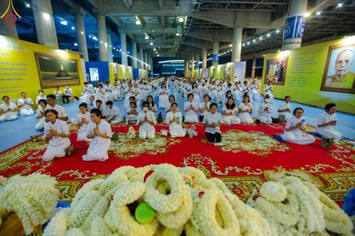 ภาพ No.154916:พิธีจุดประทีป, พิธีฉลองชัยสวดมนต์บทธัมมจักกัปปวัตนสูตร ณ มหารัตนวิหารคด วัดพระธรรมกาย วันอังคารที่ 17 กันยายน พ.ศ. 2567