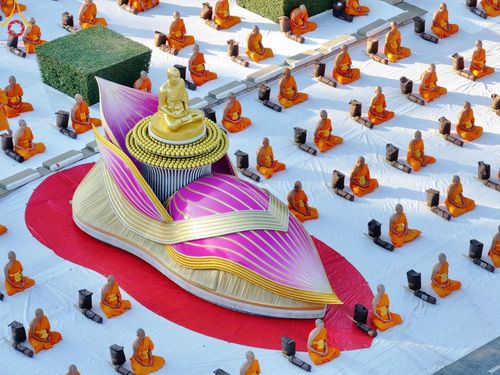 ภาพ No.187029:พระธรรมยาตราปฏิบัติธรรม และถ่ายภาพหมู่ประวัติศาสตร์ ปีที่ 13 ณ ลานทิศตะวันออก มหาวิหารพระมงคลเทพมุนี วัดพระธรรมกาย จ.ปทุมธานี วันเสาร์ที่ 28 ธันวาคม พ.ศ. 2567