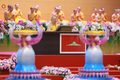 ภาพ No.150008:พิธีตักบาตร , พิธีปฎิบัติธรรม , พิธีถวายภัตตาหารเมนูสวรรค์ ในพรรษาแห่งการเข้าถึงธรรม วันธรรมชัย วันอังคารที่ 27 สิงหาคม พ.ศ.2567 ณ สภาธรรมกายสากล วัดพระธรรมกาย