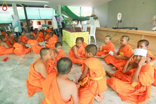 ภาพ No.61174:สามเณรออกบิณฑบาต และกิจกรรมอบรมสามเณร ในโครงการบรรพชาสามเณรฟื้นฟู พระพุทธศาสนาทั่วไทย ณ ศูนย์อบรมที่พักสงฆ์บ้านร่มเย็น จ.นราธิวาส วันที่ 2-15 เมษายน พ.ศ. 2567