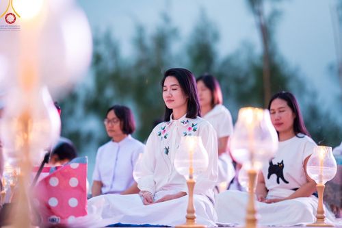 ภาพ No.118288:พิธีจุดประทีปถวายเป็นพุทธบูชา และบูชาธรรมมหาปูชนียาจารย์ พระมงคลเทพมุนี(สด จนฺทสโร) วันที่ 24 มกราคม พ.ศ. 2567 ณ อนุสรณ์สถานบางปลา อ.บางเลน จ.นครปฐม