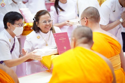 ภาพ No.228423:วันอาทิตย์ที่ 8 มิถุนายน พ.ศ. 2568 พิธีถวายทุนสนับสนุนพระไตรปิฎกฉบับธรรมชัย และอนุรักษ์คัมภีร์โบราณ ณ ห้องแก้วสารพัดนึก 2 วัดพระธรรมกาย