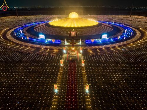 ภาพ No.125119:พิธีเวียนประทักษิณและจุดมาฆประทีป (ชุดที่ 2) ในวันมาฆบูชา เสาร์ที่ 24 กุมภาพันธ์ พ.ศ. 2567 ณ พระมหาธรรมกายเจดีย์ วัดพระธรรมกาย