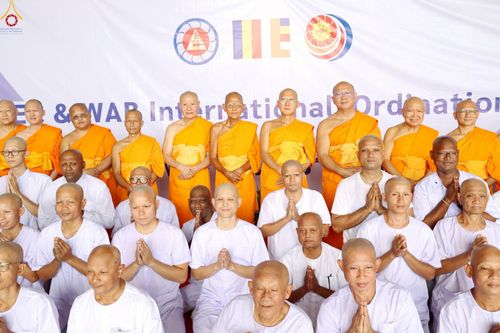 ภาพ No.230882:วันที่ 28 มิถุนายน พ.ศ. 2568 พิธีตัดปอยผมและปลงผม โครงการบวชพระนานาชาติ AEC & WAB รุ่นที่ 9 ณ วิหารคด 2 วัดพระธรรมกาย