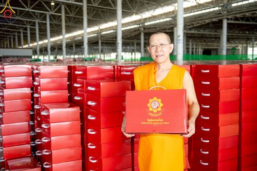 ภาพ No.214437:วันที่ 29 มีนาคม พ.ศ.2568 กิจกรรมใส่ถุงซิปกล่องไทยธรรม เพื่อรักษาความประณีตของกล่องไทยธรรม ในทุกสภาพอากาศ ณ บ้านแก้วเรือนทองคุณยาย วัดพระธรรมกาย