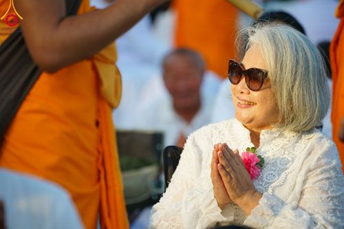 ภาพ No.107965:พิธีต้อนรับพระธรรมยาตรา ในโครงการธรรมยาตรากตัญญูบูชา มหาปูชนียาจารย์ พระมงคลเทพมุนี(สด จนฺทสโร) พระผู้ปราบมาร อนุสรณ์สถาน 7 แห่ง ปีที่ 12 วันที่ 7 มกราคม พ.ศ. 2567 ณ อนุสรณ์สถานคลองบางนางแท่น  อ.สามพราน จ.นครปฐม