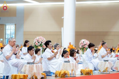 ภาพ No.272975:วันอาทิตย์ที่ 23 พฤศจิกายน พ.ศ.2568 พิธีมุทิตาสักการะ พระมหาเถระและพระเถระ ประจำปีพุทธศักราช 2568 ณ ห้องแก้วสารพัดนึก 2 สภาธรรมกายสากล  วัดพระธรรมกาย