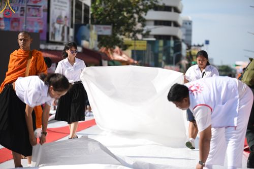 ภาพ No.151735:V.55 ทีมใหญ่ที่หาดใหญ่ เจ้าหน้าที่ทุกสถานะ หลายสัญชาติ ร่วมกันจัดงานตักบาตรที่หาดใหญ่ วันที่ 10-11 สิงหาคม พ.ศ. 2567
