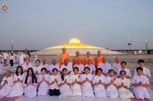 ภาพ No.180100:พิธีปลงผมนาคธรรมทายาท ในโครงการอุปสมบทหมู่ บูชาธรรมมหาปูชนียาจารย์ (ศูนย์อบรมวัดพระธรรมกาย) วันที่ 1 ธันวาคม พ.ศ. 2567 ณ ลานธรรมหารัตนวิหารคด วัดพระธรรมกาย จ.ปทุมธานี