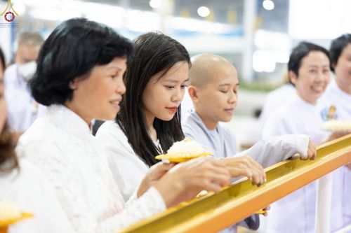 ภาพ No.77113:พิธีหล่อพระบรมพุทธเจ้า ในวันมาฆบูชา อาทิตย์ต้นเดือนที่ 6 มีนาคม พ.ศ. 2566 ณ วัดพระธรรมกาย จ.ปทุมธานี