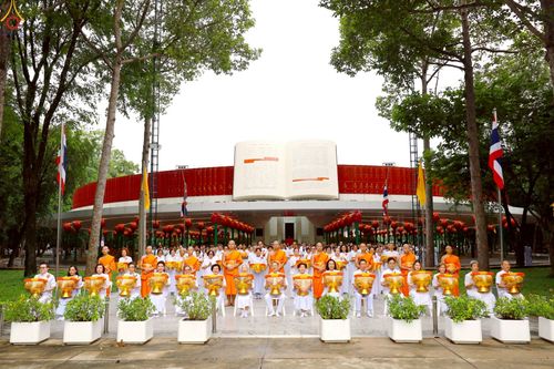 ภาพ No.227466:วันเสาร์ที่ 31 พฤษภาคม พ.ศ. 2568 พิธีเวียนประทักษิณรอบพระอุโบสถ ในพิธีอุปสมบท สามเณรเตรียม DCI รุ่นที่ 22 ณ อุโบสถพระไตรปิฎก วัดพระธรรมกาย