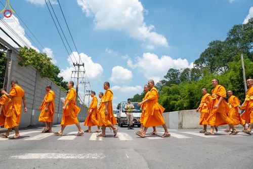 ภาพ No.157772:พิธีถวายภัตตาหารเมนูสวรรค์ ในพรรษาแห่งการเข้าถึงธรรม วันเสาร์ที่ 28 กันยายน พ.ศ. 2567 ณ หอฉันคุณยายอาจารย์ฯ วัดพระธรรมกาย