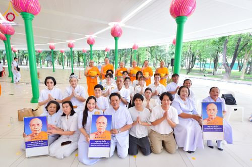 ภาพ No.244887:วันเสาร์ที่ 6 กันยายน พ.ศ. 2568 พิธีถวายบาตร บรรพชา อุปสมบทของนาคธรรมทายาท โครงการอุปสมบทหมู่บูชาธรรมครบรอบ 108 ปี  วันครูผู้ค้นพบวิชชาธรรมกาย ณ โบสถ์พระไตรปิฎก วัดพระธรรมกาย