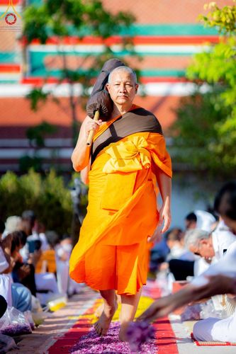 ภาพ No.193362:พิธีต้อนรับพระธรรมยาตรา ณ อนุสรณ์สถาน สถานที่เกิดในเพศสมณะ วัดสองพี่น้อง อำเภอสองพี่น้อง จังหวัดสุพรรณบุรี ในโครงการธรรมยาตรา กตัญญูบูชา มหาปูชนียาจารย์ พระมงคลเทพมุนี(สด จนฺทสโร) พระผู้ปราบมาร อนุสรณ์สถาน 7 แห่ง ปีที่ 13 วันที่ 11 มกราคม พ.ศ. 2568