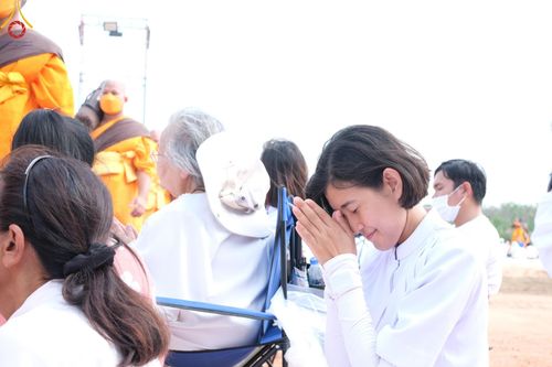 ภาพ No.130108:V.34 เพื่อธรรมเพื่อบางกล่ำ การรับบุญของเจ้าหน้าที่หน่วยงานต่างๆ  เพื่องานธรรมยาตราอัญเชิญพระบรมสารีริกธาตุ ประดิษฐาน ณ มหารัตนเจดีย์สิริปทุมสวรรค์ (เจดีย์อริยพุทธะ 5 พระองค์) ณ ศูนย์ปฏิบัติธรรมภาคใต้ อ.บางกล่ำ จ.สงขลา ระหว่างวันที่ 9-10 มีนาคม พ.ศ. 2567