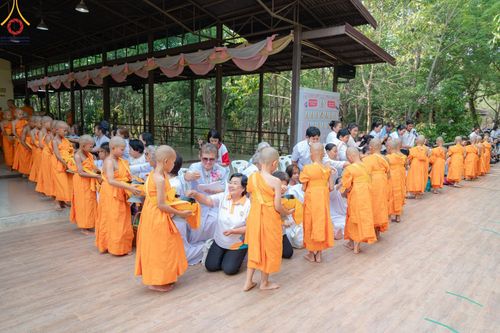ภาพ No.135154: พิธีบรรพชาสามเณร  พิธีตักบาตรฉลองสามเณรใหม่ วันที่ 1 เมษายน พ.ศ.2567 ในโครงการบรรพชาสามเณรฟื้นฟูพระพุทธศาสนาทั่วไทย ณ ศูนย์ปฏิบัติธรรมแก้วเมืองเลย