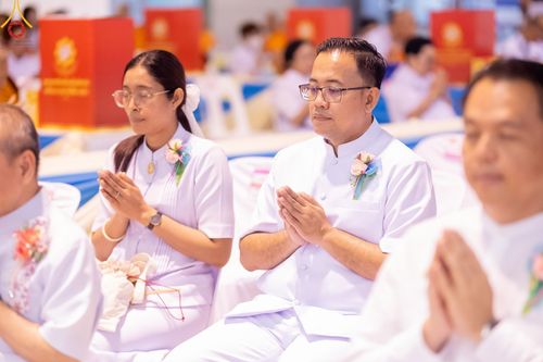 ภาพ No.147157:พิธีมุทิตาสักการะพระภิกษุ ผู้สอบได้เปรียญธรรม 9 ประโยคระดับโลกปีที่ 36, พิธีมอบโล่เกียรติยศและทุนการศึกษา สำนักเรียนบาลีดีเด่นทั่วประเทศ, พิธีถวายมหาสังฆทานคณะสงฆ์ 2,000 กว่าวัด ทั่วประเทศ ปีที่ 24, พิธีถวายไทยธรรมคณะสงฆ์ 323 วัด 4 จังหวัดชายแดนภาคใต้