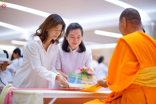 ภาพ No.225450:วันอาทิตย์ที่ 18 พฤษภาคม พ.ศ. 2568 พิธีร่วมบุญการศึกษา พระภิกษุ สามเณร ณ ห้องแก้วสารพัดนึก 2 วัดพระธรรมกาย