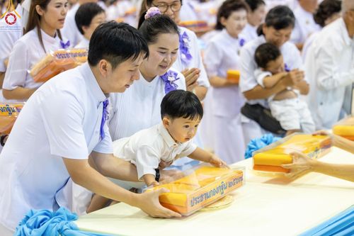 ภาพ No.167806:พิธีทอดกฐิน และ พิธีกรานกฐิน ในวันอาทิตย์ที่ 3 พฤศจิกายน พ.ศ. 2567 ณ วัดพระธรรมกาย จ.ปทุมธานี