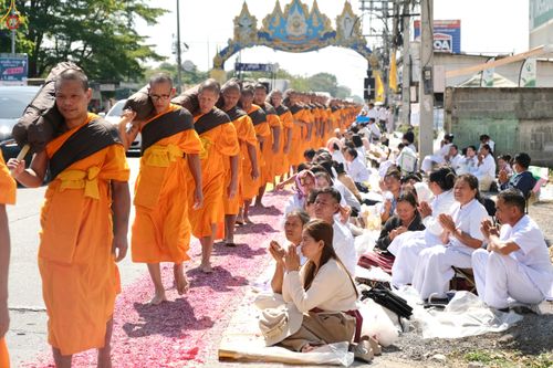 ภาพ No.304237:วันที่ 25 มกราคม พ.ศ. 2569 พิธีต้อนรับพระธรรมยาตรา  รร.สามัคคีราษฏร์บำรุง-วัดพระธรรมกาย ในโครงการธรรมยาตรา กตัญญูบูชา มหาปูชนียาจารย์ พระมงคลเทพมุนี(สด จนฺทสโร) พระผู้ปราบมาร อนุสรณ์สถาน 7 แห่ง ปีที่ 14