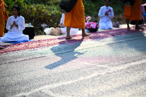 ภาพ No.299507:วันที่ 18 มกราคม พ.ศ. 2569 พิธีต้อนรับพระธรรมยาตรา ณ อนุสรณ์สถานลำดับที่ 5 สถานที่เผยแผ่วิชชาธรรมกายครั้งแรก อนุสรณ์สถานบางปลา วัดบางปลา อำเภอบางเลน จังหวัดนครปฐม ในโครงการธรรมยาตรา กตัญญูบูชา มหาปูชนียาจารย์ พระมงคลเทพมุนี(สด จนฺทสโร) พระผู้ปราบมาร อนุส