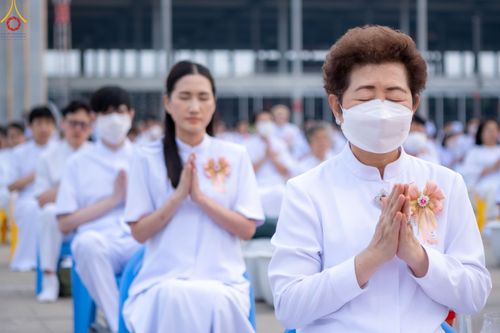 ภาพ No.90160:พิธีปลูกทรัพย์บานชื่น  เนื่องใน 139 ปี วันคล้ายวันเกิดด้วยรูปกายเนื้อ พระมงคลเทพมุนี (สด จนฺทสโร) พระผู้ปราบมาร วันอังคารที่ 10 ตุลาคม พ.ศ. 2566 ณ วัดพระธรรมกาย จ.ปทุมธานี