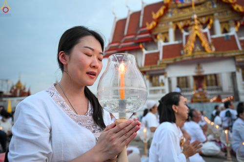 ภาพ No.297103:วันที่ 17 มกราคม พ.ศ. 2569 พิธีจุดประทีปถวายเป็นพุทธบูชา และบูชาธรรมมหาปูชนียาจารย์ (ภาพชุดที่ 2) ณ วัดโบสถ์บน ต.บางคูเวียง จ.นนทบุรี อนุสรณ์สถานลำดับที่ 4 สถานที่เกิดด้วยกายธรรม ในโครงการธรรมยาตรา กตัญญูบูชา มหาปูชนียาจารย์ พระมงคลเทพมุนี(สด จนฺทสโร) พร