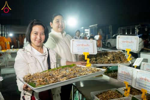 ภาพ No.291322:วันที่ 10 มกราคม พ.ศ. 2569 พิธีถวายภัตตาหารเป็นสังฆทาน แด่พระธรรมยาตรา ณ อนุสรณ์สถานคลองบางนางแท่น อ.สามพราน จ.นครปฐม ในโครงการธรรมยาตรา กตัญญูบูชา มหาปูชนียาจารย์ พระมงคลเทพมุนี(สด จนฺทสโร) พระผู้ปราบมาร อนุสรณ์สถาน 7 แห่ง ปีที่ 14