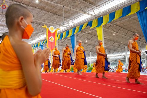 ภาพ No.85185:พิธีมุทิตาสักการะพระภิกษุ ผู้สอบได้เปรียญธรรม ๙ ประโยคระดับโลก, พิธีมอบโล่เกียรติยศและทุนการศึกษา สำนักเรียนบาลีดีเด่นทั่วประเทศ ในวันสมาธิโลก อาทิตย์ที่ 6 สิงหาคม พ.ศ. 2566 ณ สภาธรรมกายสากล วัดพระธรรมกาย