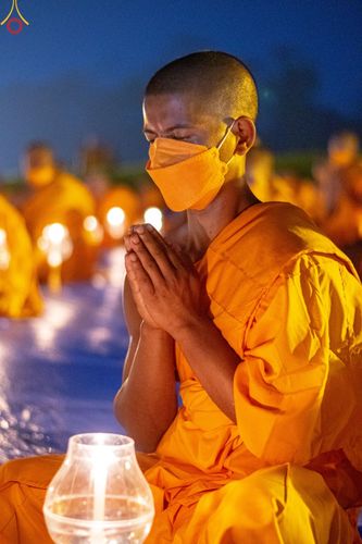 ภาพ No.78212:พิธีจุดประทีปและเวียนประทักษิณถวายเป็นพุทธบูชา ในโครงการบรรพชาสามเณรหมู่ ณ ลุมพินีวัน ประเทศเนปาล  วันที่ 16 มีนาคม พ.ศ. 2566