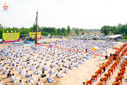 ภาพ No.327203:วันศุกร์ที่ 1 พฤษภาคม พ.ศ.2569 พิธีทอดผ้าป่า โปรยรัตนชาติ ตอกเสาเข็มมงคลต้นแรก สถาปนา “องค์พระเจดีย์เพื่อสร้างสันติภาพโลก” (แห่งแรกของภาคอีสาน) ณ ธุดงคสถานอำนาจเจริญ  อ.เมือง จ.อำนาจเจริญ