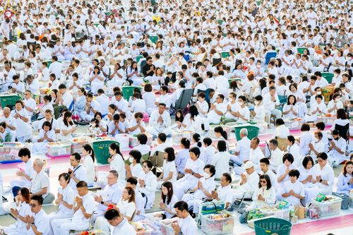 ภาพ No.279783:วันที่ 1 มกราคม พ.ศ.2569 พิธีตักบาตรในวันขึ้นปีใหม่ ณ ลานธรรม วัดพระธรรมกาย