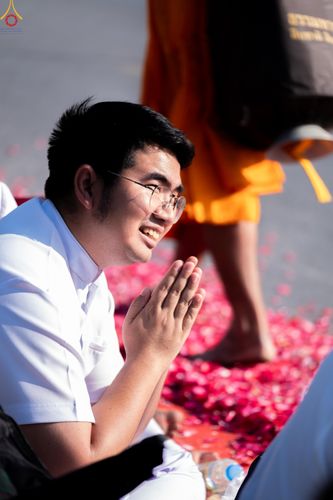 ภาพ No.292895:วันที่ 11 มกราคม พ.ศ. 2569 พิธีต้อนรับพระธรรมยาตรา ณ อนุสรณ์สถานลำดับที่ 3 สถานที่เกิดในเพศสมณะ วัดสองพี่น้อง อำเภอสองพี่น้อง จังหวัดสุพรรณบุรี ในโครงการธรรมยาตรา กตัญญูบูชา มหาปูชนียาจารย์ พระมงคลเทพมุนี(สด จนฺทสโร) พระผู้ปราบมาร อนุสรณ์สถาน 7 แห่ง ปีที