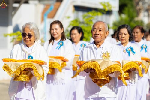 ภาพ No.293283:วันที่ 12 มกราคม พ.ศ. 2569 พิธีทอดผ้าป่าทำนุบำรุงศาสนสถาน ณ วัดพรสวรรค์ อ.สองพี่น้อง จ.สุพรรณบุรี ในโครงการธรรมยาตรา กตัญญูบูชา มหาปูชนียาจารย์ พระมงคลเทพมุนี(สด จนฺทสโร) พระผู้ปราบมาร อนุสรณ์สถาน 7 แห่ง ปีที่ 14