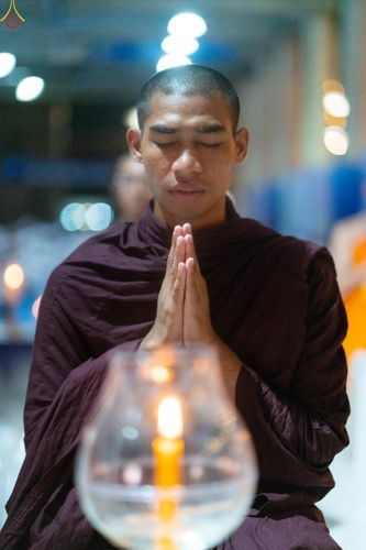 ภาพ No.330995:วันวิสาขบูชา อาทิตย์ที่ 31 พฤษภาคม พ.ศ.2569 พิธีจุดวิสาขประทีป , พิธีเวียนประทักษิณ  รอบพระมหาธรรมกายเจดีย์  และพิธีฉลองชัยสวดมนต์บทธัมมจักกัปปวัตนสูตร  ครบ 8,415,000,000 จบ ณ วัดพระธรรมกาย