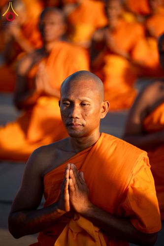 ภาพ No.285285:วันจันทร์ที่ 15 ธันวาคม พ.ศ.2568  บันทึกภาพหมู่ประวัติศาสตร์ โครงการบรรพชาอุปสมบทหมู่  รุ่นบูชาธรรมมหาปูชนียาจารย์ ประจำปี 2568 ณ ลานธรรมมหาธรรมกายเจดีย์ วัดพระธรรมกาย