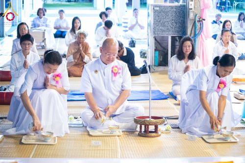 ภาพ No.288089:วันที่ 4 มกราคม พ.ศ. 2569 พิธีถวายภัตตาหารเป็นสังฆทาน แด่พระธรรมยาตรา ในโครงการธรรมยาตรา กตัญญูบูชา มหาปูชนียาจารย์ พระมงคลเทพมุนี(สด จนฺทสโร) พระผู้ปราบมาร อนุสรณ์สถาน 7 แห่ง ปีที่ 14 ณ อนุสรณ์สถานมหาวิหารพระมงคลเทพมุนี (โลตัสแลนด์) อ.สองพี่น้อง จ.สุพรร