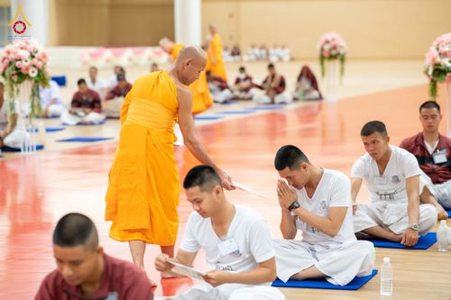 ภาพ No.350189:วันที่ 17-18 กันยายน พ.ศ. 2569 โครงการบรรพชาพัฒนาคุณธรรม จริยธรรม สำหรับนักเรียนนายสิบตำรวจ (นสต.) รุ่นที่ 16 ศูนย์ฝึกอบรมตำรวจภูธรภาค 1  ได้จัดกิจกรรม ณ สภาธรรมกายสากล ห้องแก้ว2