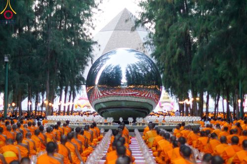 ภาพ No.107158:พิธีจุดประทีปถวายเป็นพุทธบูชา และบูชาธรรมมหาปูชนียาจารย์ ในโครงการธรรมยาตรากตัญญูบูชา มหาปูชนียาจารย์ พระมงคลเทพมุนี(สด จนฺทสโร) พระผู้ปราบมาร  อนุสรณ์สถาน 7 แห่ง ปีที่ 12  วันที่ 6 มกราคม พ.ศ. 2567 ณ อนุสรณ์สถานมหาวิหารพระมงคลเทพมุนี อ.สองพี่น้อง จ.สุพร