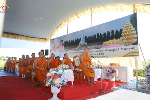ภาพ No.91440:พิธีทอดผ้าป่ายกยอดดอกบัวสิริปทุมทิพย์  ประดิษฐาน ณ ปทุมเจดีย์  (เจดีย์พระพุทธเจ้า ๕ พระองค์) ณ ศูนย์อบรมเยาวชนจังหวัดปัตตานี 22 ตุลาคม พ.ศ.2566